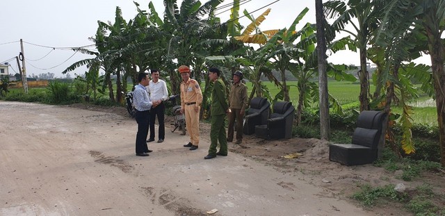 
Lực lượng chức năng kiểm soát chặt chẽ tại các chốt kiểm dịch động vật. Ảnh: Minh Phúc
