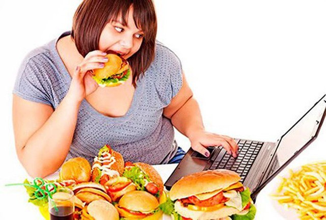 
Thừa cân, béo phì, hút thuốc lá, uống nhiều rượu, ăn nhiều thức ăn có chứa chất béo làm tăng lượng triglyceride trong máu là những đối tượng có nguy cơ cao mắc bệnh máu nhiễm mỡ. Ảnh minh hoạ: Internet
