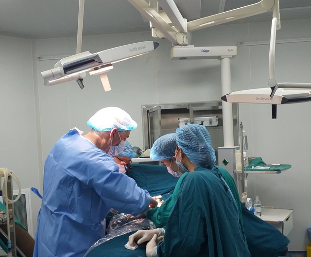 
Sau 3 giờ phẫu thuật, bệnh nhân đã được cắt bỏ toàn bộ khối u và nạo vét hạch nách tiêu chuẩn
