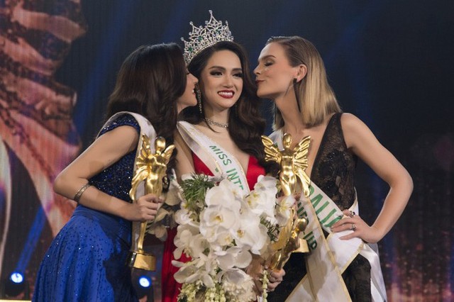 
Chiến thắng ở cuộc thi Hoa hậu chuyển giới quốc tế 2018 đã khiến cuộc sống của Hương Giang bước sang trang mới.
