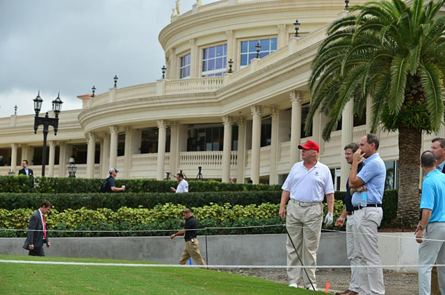 
Resort golf 643 phòng của Trump tại Miami mất giá 26 triệu USD, còn 123 triệu USD. Hai cơ ngơi golf ở Scotland và một ở Ireland tăng giá, bù lại.

