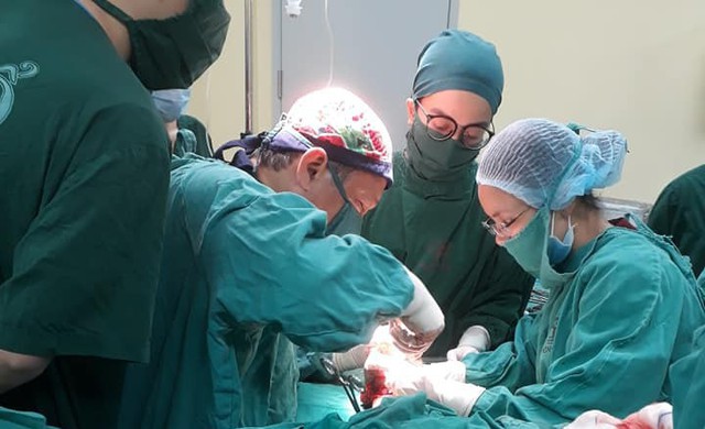 
Nối mạch vi phẫu bằng công nghệ mới nhất tại Bệnh viện Xanh Pôn.
