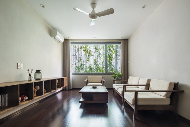 
Thiết kế bên trong căn nhà cũng rất hợp lý với phong cách nội thất tối giản.
