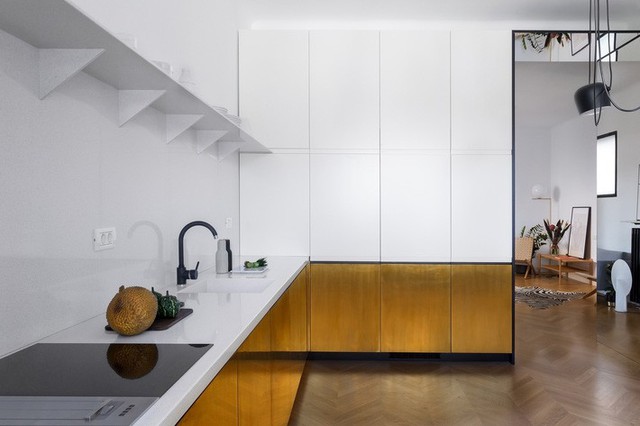 
Thiết kế nội thất mới của căn hộ là sự diễn giải lại các giá trị và vật liệu ban đầu.
