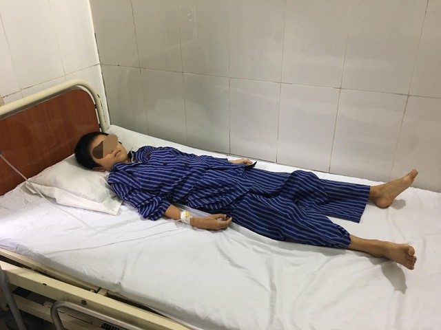 
Hai anh em ở huyện Lộc Bình nhập viện cấp cứu tan máu cấp nghi do ăn xôi nhuộm phẩm màu
