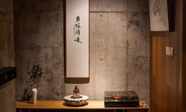 
Ngôi nhà được thiết kế theo phong cách Zen với nội thất chủ yếu bằng gỗ tự nhiên.
