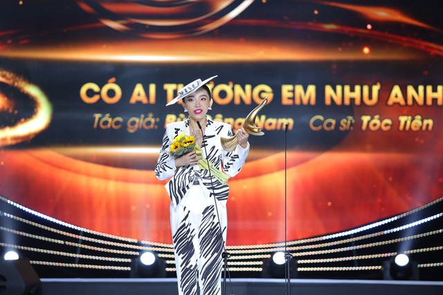 
Ca sĩ Tóc Tiên hạnh phúc với giải thưởng Bài hát của năm
