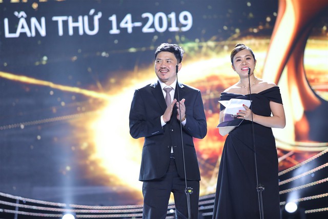 Ông Lê Xuân Thành- Tổng biên tập Báo Thể thao và Văn hóa (TTXVN) đồng thời là Trưởng BTC Lễ trao giải Âm nhạc Cống hiến 14 - 2019 và đại diện nhà tài trợ công bố giải thưởng của ca sĩ Hà Anh Tuấn