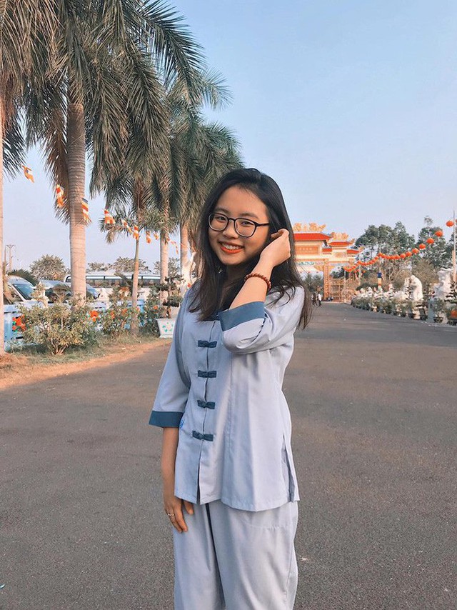 Xong ảnh đời thường, c&ocirc; b&eacute; vẫn giữ được sự hồn nhi&ecirc;n của m&igrave;nh.