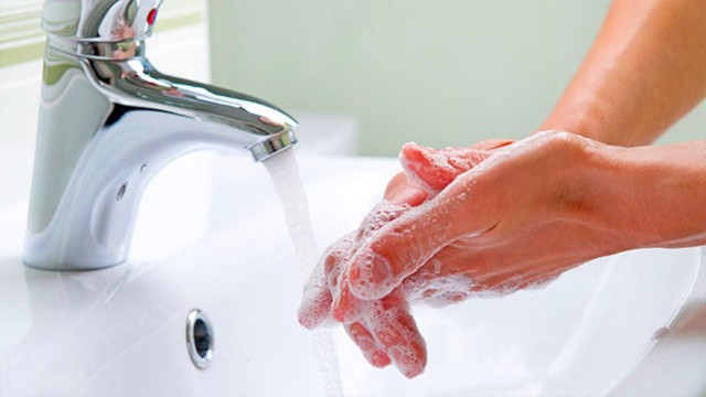 
Giữ đ&ocirc;i b&agrave;n tay lu&ocirc;n sạch để trao y&ecirc;u thương, bảo vệ sức khỏe cho m&igrave;nh, người th&acirc;n v&agrave; cộng đồng.
