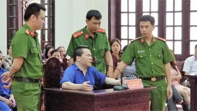 
Nguyễn Xuân Thu tại phiên tòa sơ thẩm ngày 18/4
