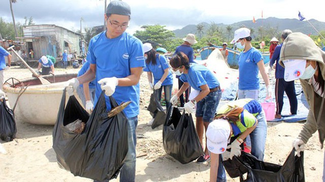 Ng&agrave;y 20/4/2019 tại khu vực số 2 đường L&ecirc; Th&aacute;i Tổ, quận Ho&agrave;n Kiếm, H&agrave; Nội diễn ra Chương tr&igrave;nh hưởng ứng Ng&agrave;y Tr&aacute;i đất 2019 với chủ đề &ldquo;V&igrave; một thế giới kh&ocirc;ng r&aacute;c thải&rdquo;.