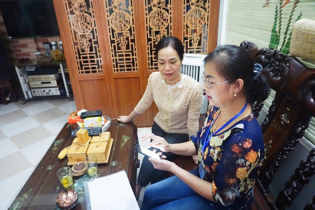 
Chị Nguyễn Thị Phương (áo hoa) là một trong hơn 12.000 điều tra viên trên địa bàn Hà Nội trong cuộc Tổng điều tra dân số và nhà năm 2019.
