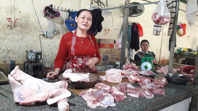 
Tại nhiều địa phương, thị trường thịt lợn vẫn chưa hết ế ẩm.
