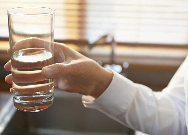 Uống nước thế nào cho đúng: Chuyên gia phân tích loại nước tốt nhất bạn nên uống hàng ngày - Ảnh 4.