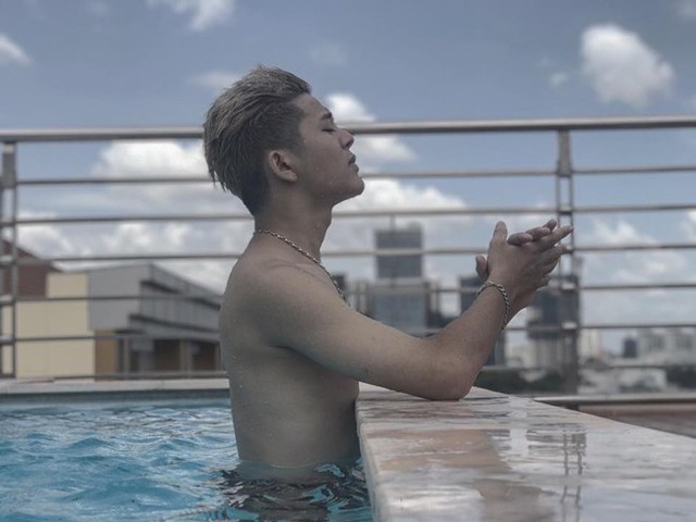 Thậm chí, một số hình ảnh khoe body của Quang Anh bên bể bơi khiến không ít fan nữ ngưỡng mộ.