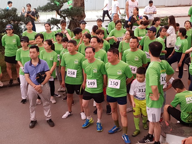 Gần 500 bác sĩ, điều dưỡng tại các bệnh viện Trung ương tham gia chạy vui 3km ủng hộ Giải chạy Sông Hồng