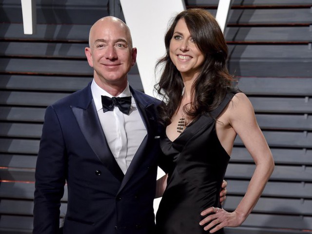 Tỷ phú giàu nhất thế giới Jeff Bezos và vợ cũ MacKenzie.
