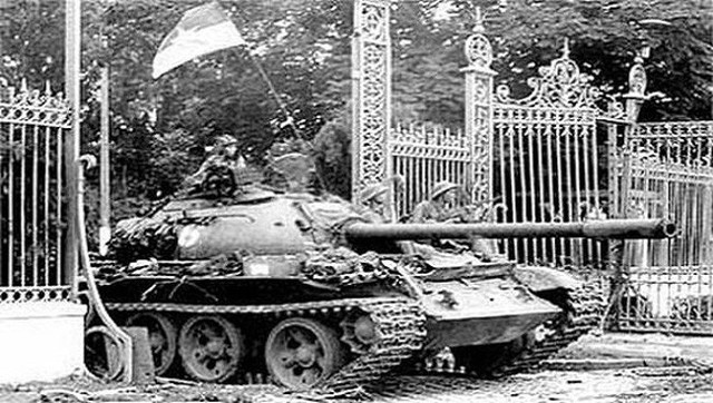Chiến thắng lịch sử 30/4/1975, khi đó, Trung tướng Lê Đức Anh đang đảm nhiệm Tư lệnh Quân khu 9, nguyên phó Tư lệnh Chiến dịch Hồ Chí Minh.