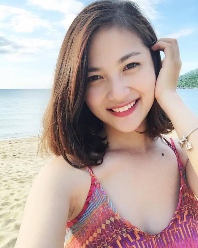 Khi kh&ocirc;ng l&ecirc;n s&oacute;ng, Ngọc Anh v&ocirc; c&ugrave;ng trẻ trung, hiện đại d&ugrave; đ&atilde; trải qua nhiều s&oacute;ng gi&oacute; t&igrave;nh cảm.