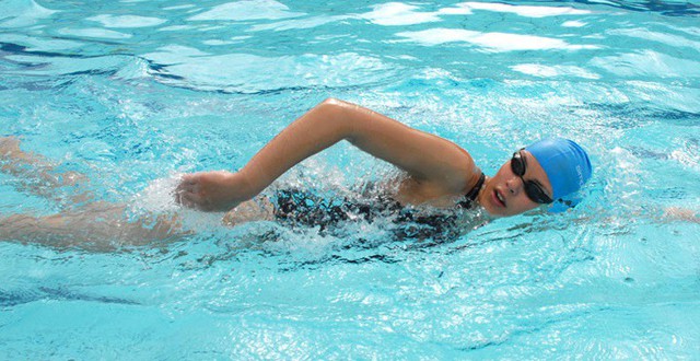 
Bơi sải rất tốt cho sức khỏe của người có bệnh lý về xương khớp. ảnh Internet

