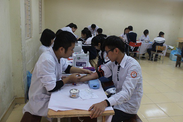 
Tầm soát bệnh cho học sinh THPT tại Chương Mỹ, Hà Nội. Ảnh: Minh Hạnh
