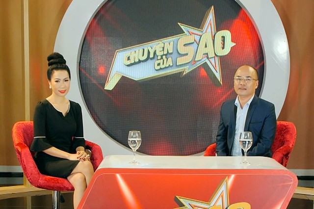 Trịnh Kim Chi trò chuyện cùng nhà báo Minh Đức trong chương trình.