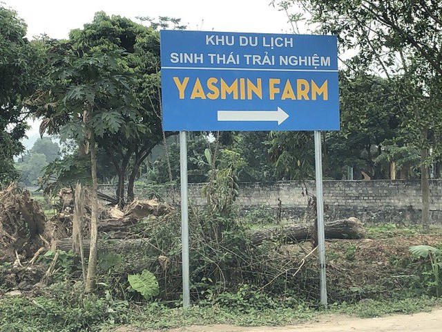 
Biển chỉ dẫn từ ngoài đường vào khu sinh thái Yasmin Farm

 
