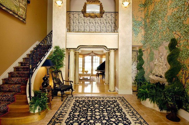 
Trang trí lối ra vào nhà hay lối hành lang giữa các phòng trở nên dễ dàng hơn với mọi chị em khi có sự giúp đỡ của những tấm thảm trải sàn.
