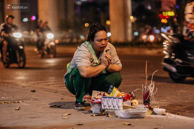 Nỗi đau in hằn trên khuôn mặt từng phận phụ nữ làm phu rác.