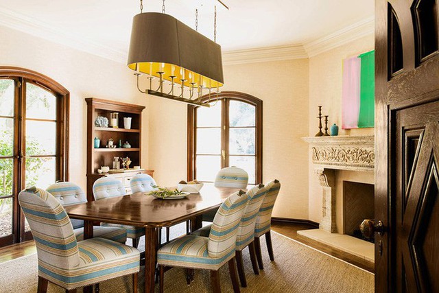 
Bất kể căn phòng ăn của gia đình bạn theo phong cách nội thất nào đều có thể lựa chọn được mẫu thiết kế lò sưởi phù hợp nhất.
