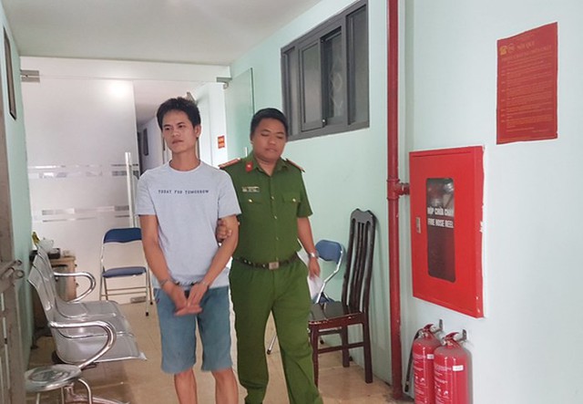 
Công an dẫn giải đối tượng Nguyễn Bá Sơn. Nguồn: ANTĐ
