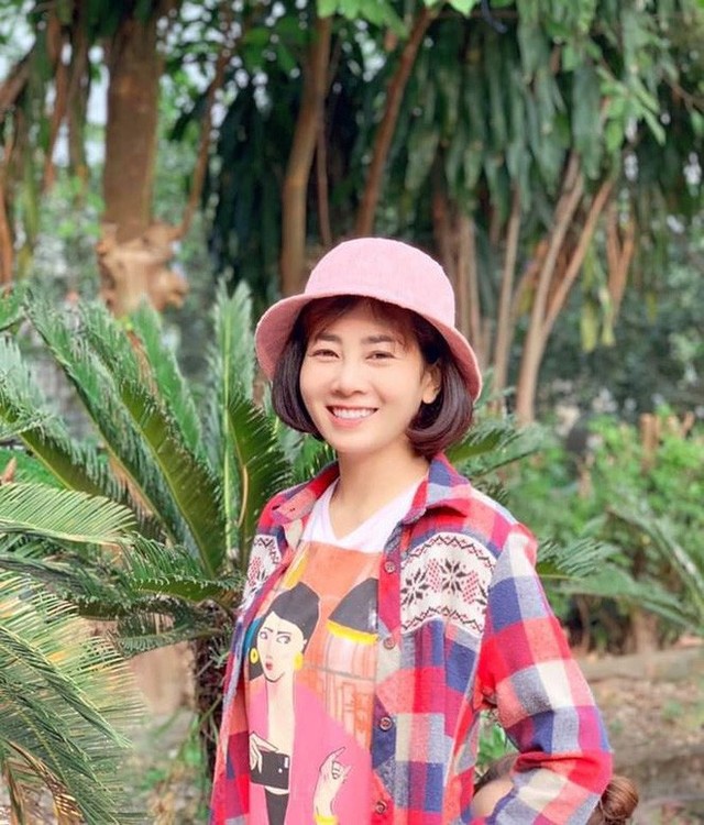 Ngoài việc điều trị, Mai Phương còn cố gắng bán hàng online để kiếm thêm thu nhập hoặc lâu lâu nhận lời tham gia một số sự kiện hay chụp ảnh thời trang mà điều kiện sức khỏe cho phép để đỡ nhớ nghề (Ảnh: FBNV).