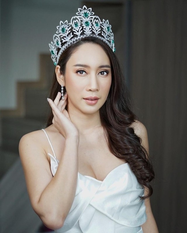 Trên trang cá nhân, mừng ngày được giao nhiệm vụ mới ở Miss Earth , Nampetch Teeyapar đăng ảnh đội vương miện với dòng chú thích: “Hoa hậu Trái đất Thái Lan 2019”. Ở Thái Lan, Nampetch Teeyapar là người đẹp quen thuộc tại các cuộc thi nhan sắc.