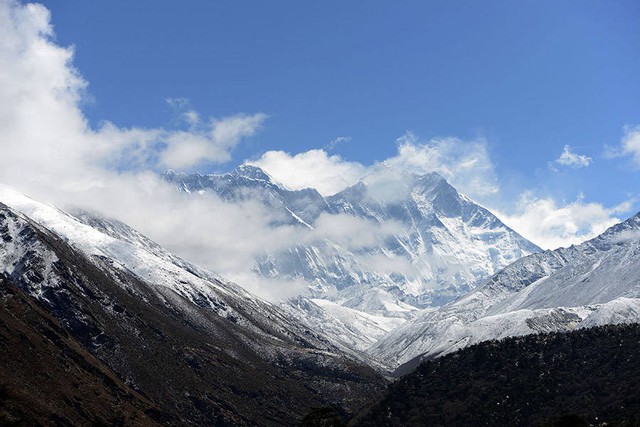 Đỉnh Everest là mái nhà thế giới mà không ít người leo núi muốn chinh phục.