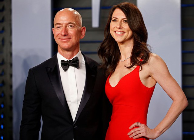 
Hình ảnh khi còn hạnh phúc của ông chủ Amazon và vợ.
