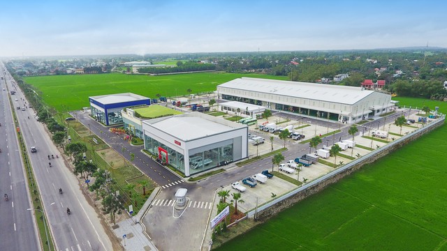 Showroom Fuso trong tổng thể trung t&acirc;m &ocirc; t&ocirc; tải, bus THACO - Đ&agrave; Nẵng