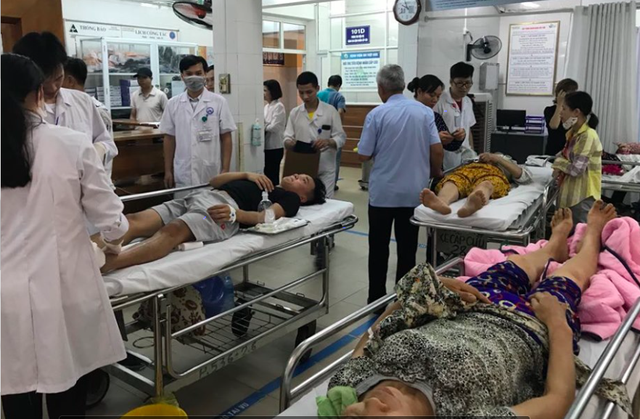 Trưa 1/5, số ca cấp cứu đến Bệnh viện Việt Đức vẫn đông nườm nượp. Ảnh: SKĐS