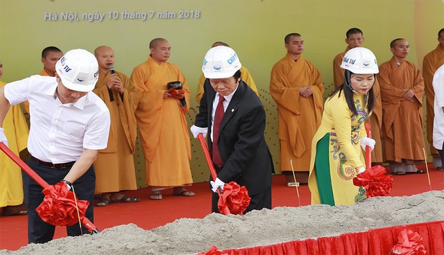 Lãnh đạo công ty Quang Minh, đơn vị được xác định có nhiều vi phạm khi lấn chiếm sông Nhuệ trong lễ khởi công chung cư QMS Tố Hữu.