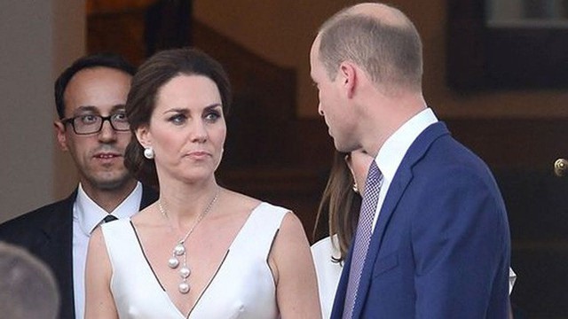 Vợ chồng Công nương Kate điêu đứng vì tin đồn ngoại tình của Hoàng tử William.