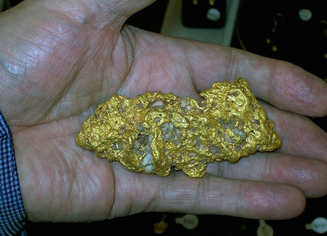 Cục vàng mà gia đình ở Australia mới tìm thấy.