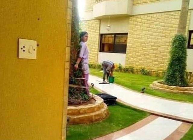 Nữ giúp việc bị trói trong vườn của một gia đình giàu có ở Riyadh, Arab Saudi. Ảnh: Viral Press.