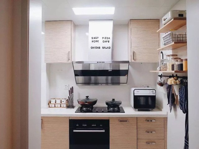 
Không gian bếp nhỏ xinh, tiện ích.

