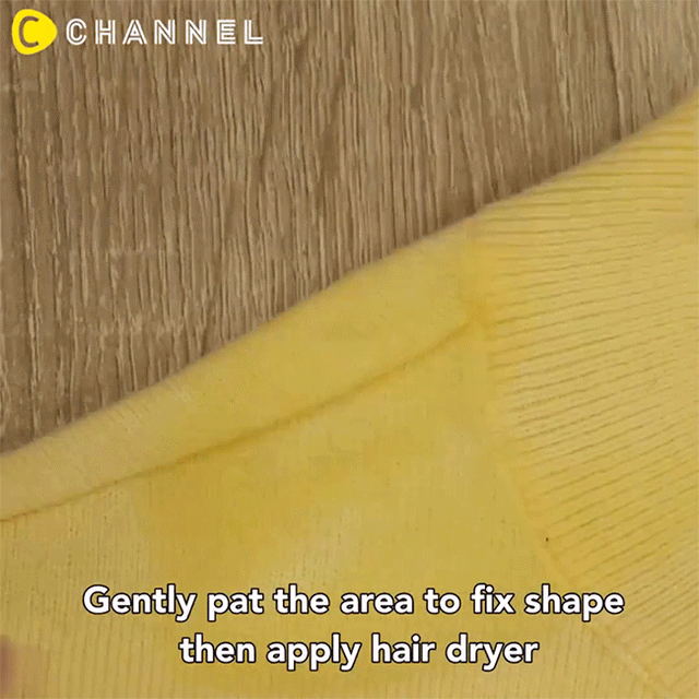 
Trong khi sấy, bạn dùng tay vuốt nhẹ để quần áo về dáng và phẳng phiu.

