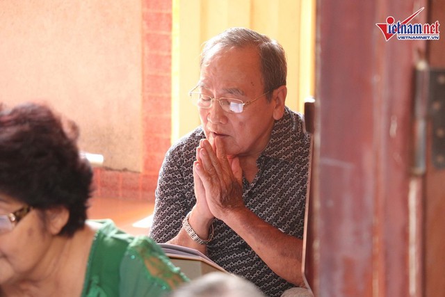 Sáng 16/5, gia đình đã làm lễ cúng 49 ngày mất của nghệ sĩ Anh Vũ tại chùa Ấn Quang.