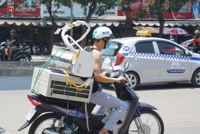 Nắng nóng đỉnh điểm ở Hà Nội, thợ điều hòa kiếm tiền triệu mỗi ngày - Ảnh 5.