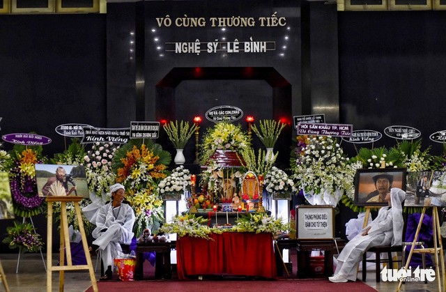 Đám tang nghệ sĩ Lê Bình được tổ chức tại nhà tang lễ Bộ Quốc phòng (quận Gò Vấp, TP.HCM) - Ảnh: DUYÊN PHAN