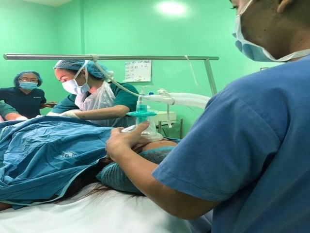 
Thai phụ có thai bám trên sẹo mổ cũ, xuất huyết ồ ạt được các bác sĩ cấp cứu kịp thời. Ảnh: BVCC

