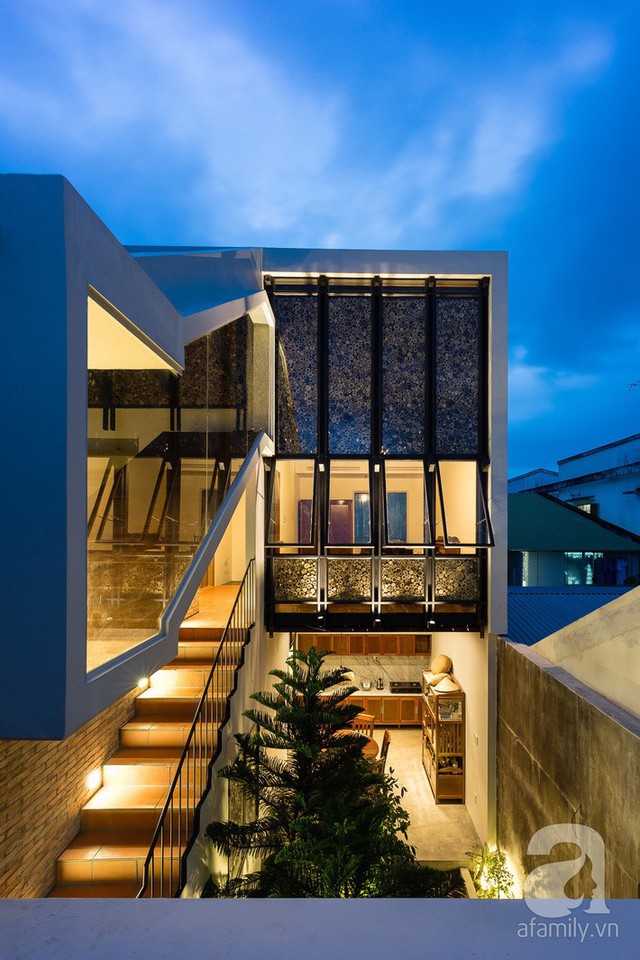 
Ngôi nhà với thiết kế dạng mở, tạo sự thông thoáng và hướng ra những khoảng xanh trong lành.
