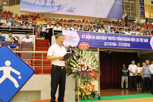 
Đại diện Lãnh đạo UBND tỉnh Ninh Bình chúc mừng Hội thao

